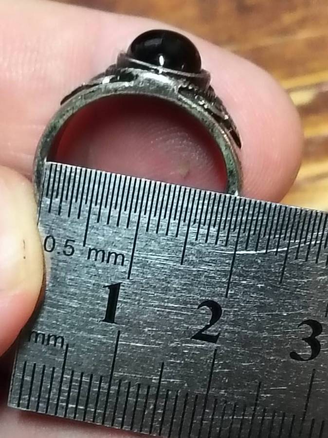 Vintage Black Onyx Silver Metal Mens Ring with Flower Relief Design Size P 18mm Inner Diameter