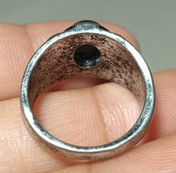 Vintage Black Onyx Silver Metal Mens Ring with Flower Relief Design Size P 18mm Inner Diameter