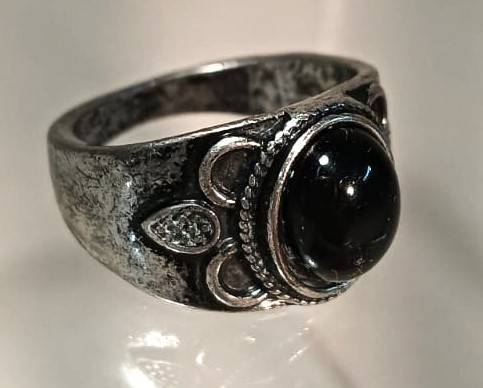Vintage Black Onyx Silver Metal Mens Ring with Flower Relief Design Size P 18mm Inner Diameter