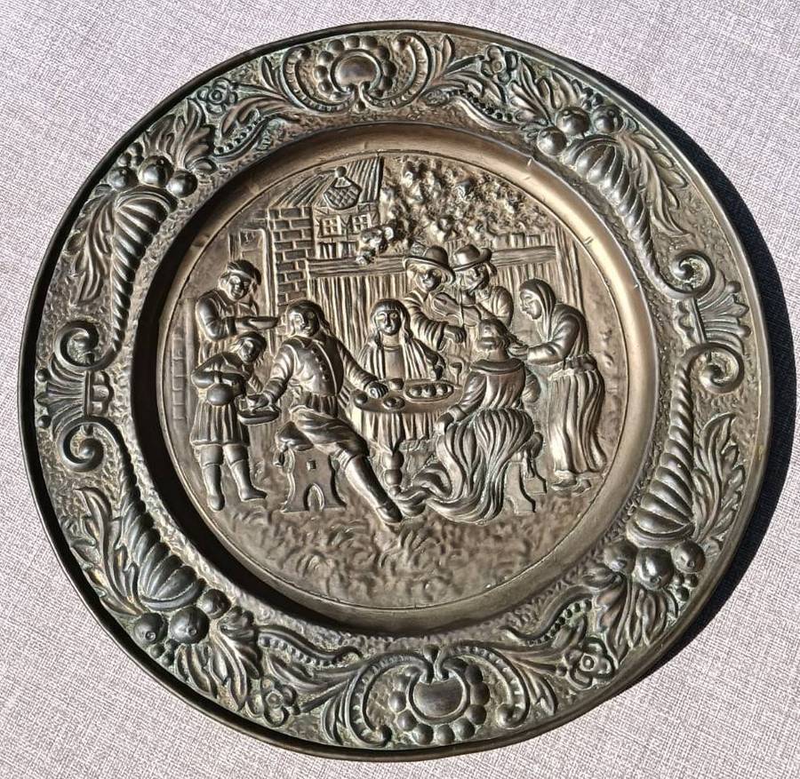 English Tavern Scene Brass Wall Plate Hand Hammered From Reverse Side 1950s Peerage England Plate 2