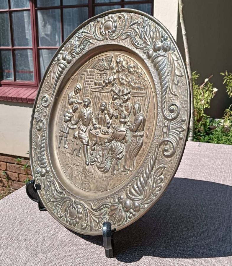 English Tavern Scene Brass Wall Plate Hand Hammered From Reverse Side 1950s Peerage England Plate 2