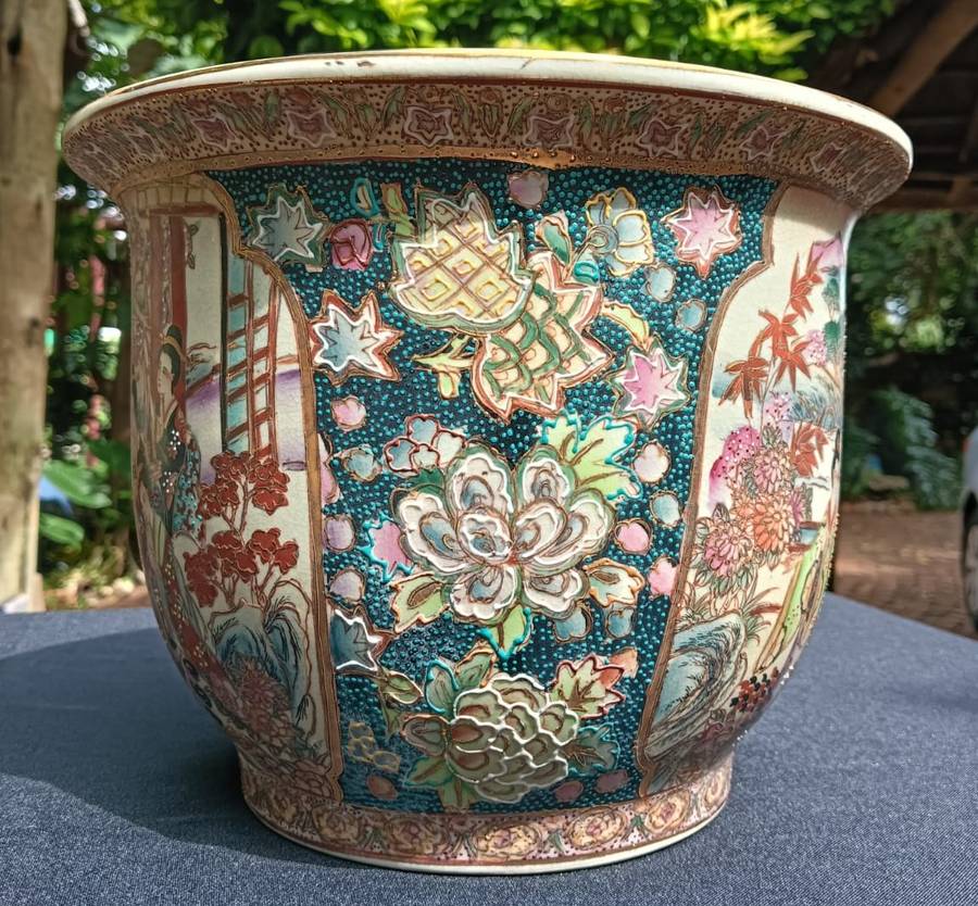 Large Hand Painted Chinese Porcelain Planter Featuring Geishas 27cm Diam 21cm High