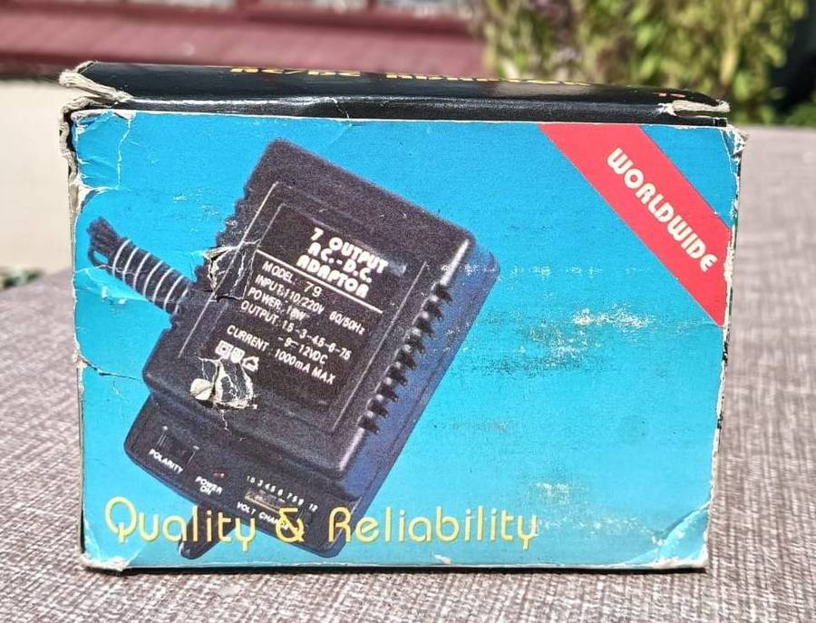 Deluxe Universal AC DC Adaptor  7 Output 1.5, 3, 4.5, 6, 7.5, 9, 12V DC