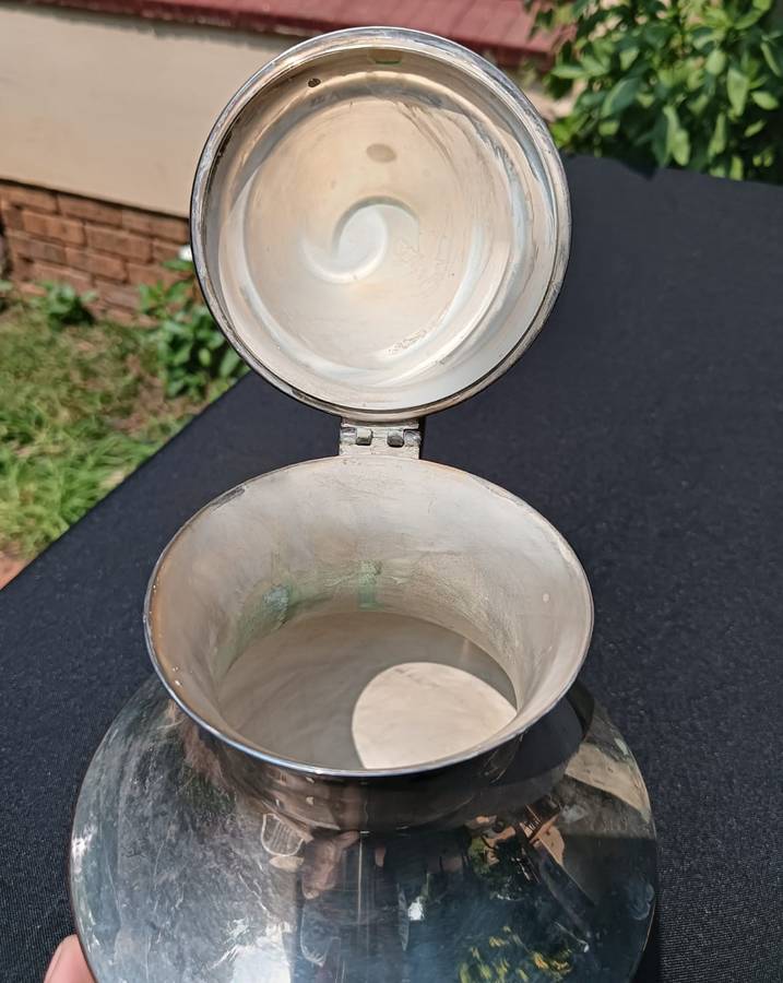 VINTAGE 1950S EMESS ENGLISH SILVERPLATED TEAPOT AND CREAMER IN GOOD CONDITION TEAPOT WEIGHS 1.3KG!