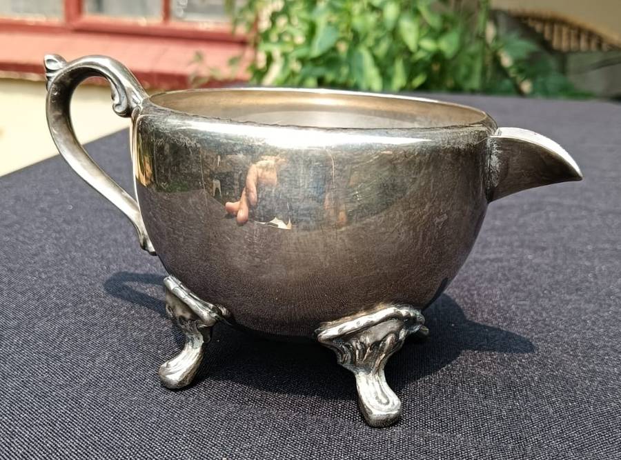 VINTAGE 1950S EMESS ENGLISH SILVERPLATED TEAPOT AND CREAMER IN GOOD CONDITION TEAPOT WEIGHS 1.3KG!