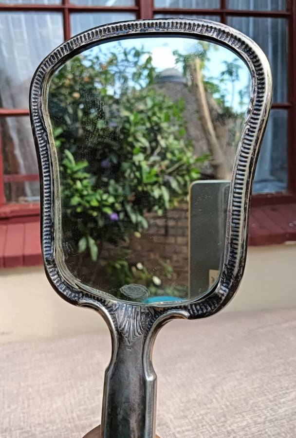 BEAUTIFULLY ENGRAVED SILVERPLATED HANDHELD VANITY MIRROR VINTAGE EARLY TWENTIETH CENTURY