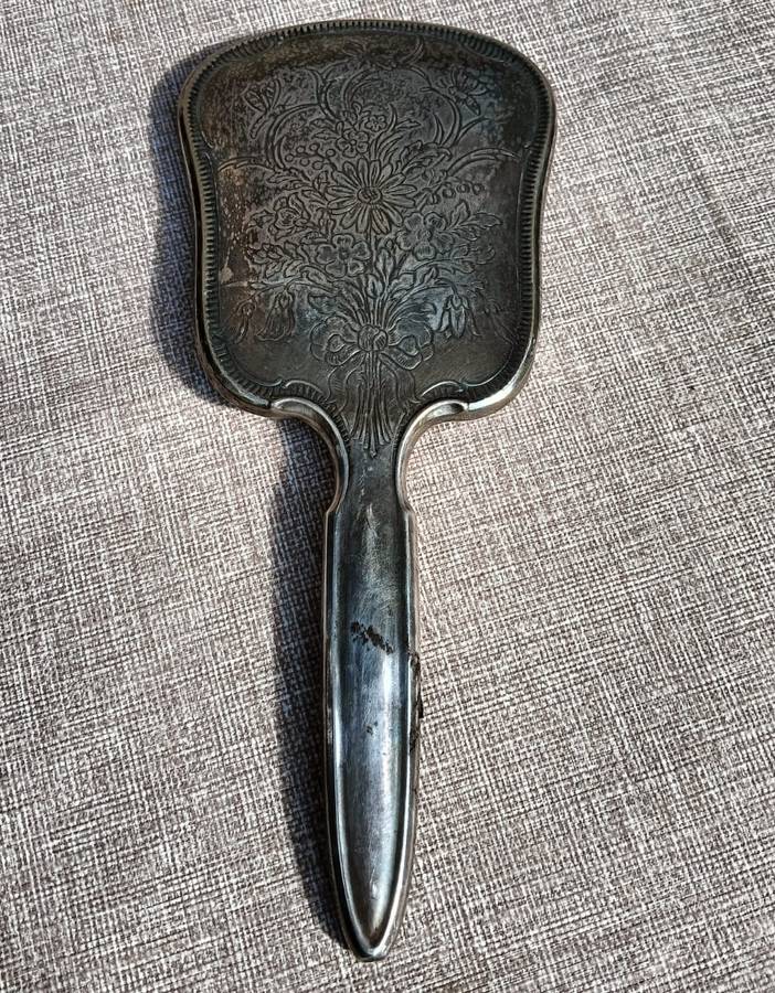 BEAUTIFULLY ENGRAVED SILVERPLATED HANDHELD VANITY MIRROR VINTAGE EARLY TWENTIETH CENTURY