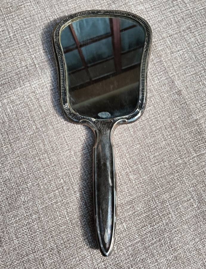 BEAUTIFULLY ENGRAVED SILVERPLATED HANDHELD VANITY MIRROR VINTAGE EARLY TWENTIETH CENTURY