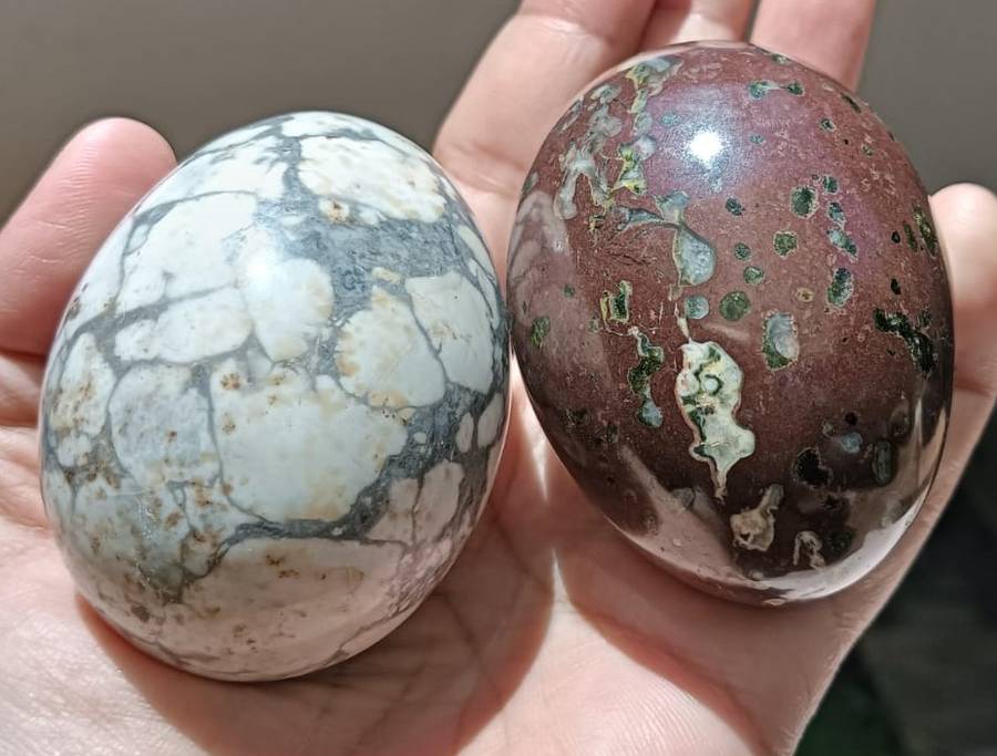 Clutch of 8 Rock Eggs: Lightning Strike Howlite Egg (African Magnesite), Leopard Spot Egg, And More