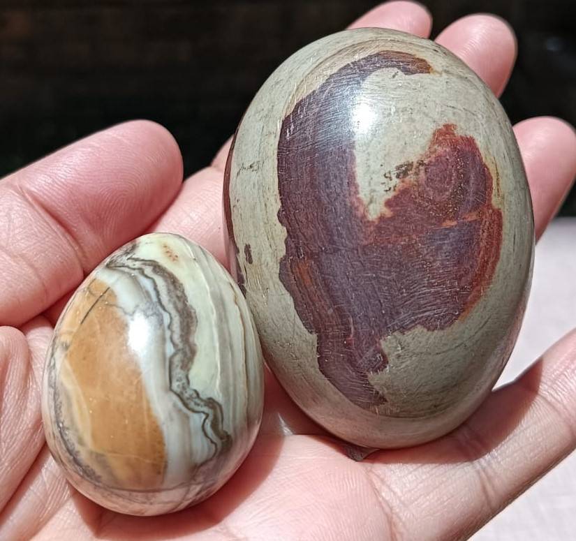 Clutch of 8 Rock Eggs: Lightning Strike Howlite Egg (African Magnesite), Leopard Spot Egg, And More