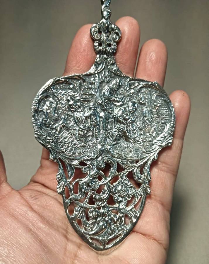 DUTCH HOOIJKAAS HH90 SILVERPLATED CAKE OR PIE SERVER WITH RAISED TAVERN SCENE AND ROTATING WINDMILL