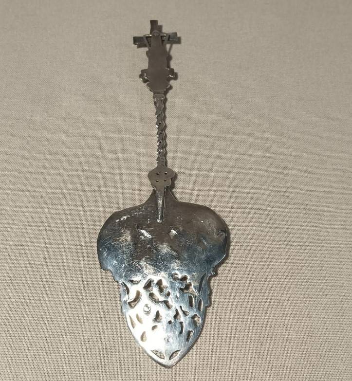 DUTCH HOOIJKAAS HH90 SILVERPLATED CAKE OR PIE SERVER WITH RAISED TAVERN SCENE AND ROTATING WINDMILL