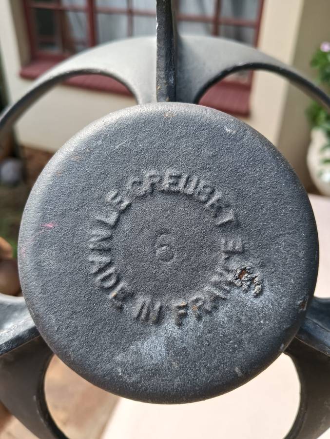 VINTAGE 1970S LE CREUSET FRANCE CAST IRON FONDUE STAND - GRILL IN TACT BUT NO BURNER