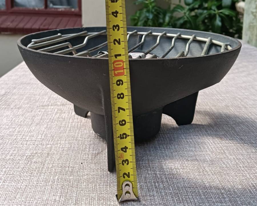 VINTAGE 1970S LE CREUSET FRANCE CAST IRON FONDUE STAND - GRILL IN TACT BUT NO BURNER