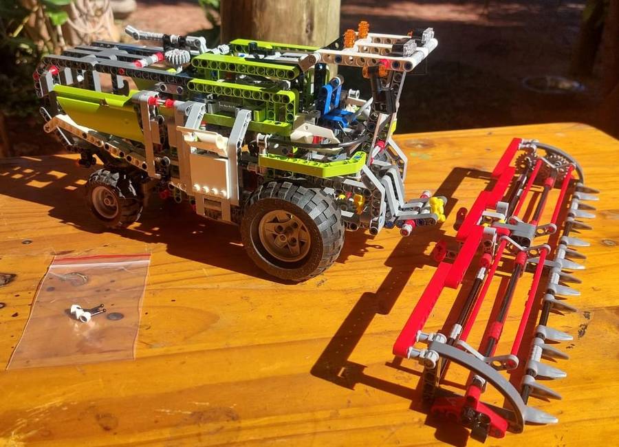 Rare Lego Technic 8274 Combine Harvester Set Introduced 2007 Retired 2008 Wheels and Gears Turn!