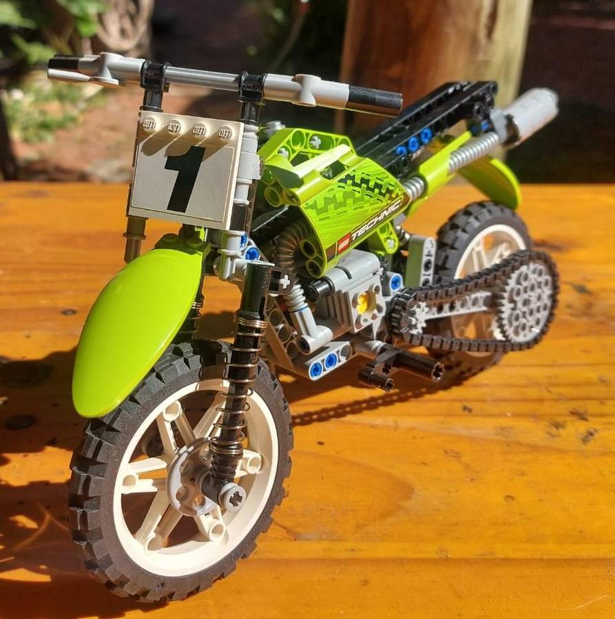 Lego Technic 8291 Dirt Bike Set with Chain Driven Engine - Introduced 2008 Retired 2009