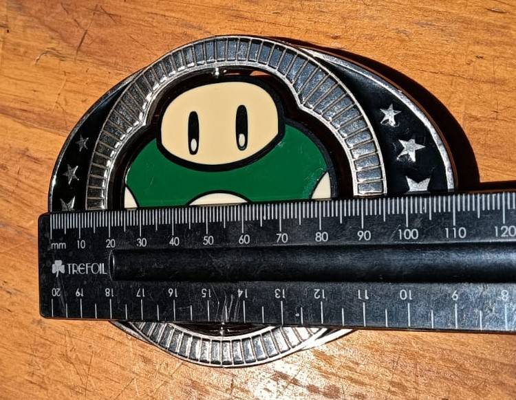 Super Mario Brothers Nintendo 2012 Reversible Spin Green 1-Up Red Super Mushroom Belt Buckle