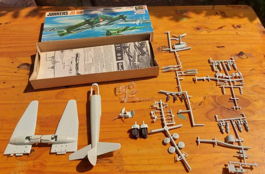 Revell German Junkers JU 88 Model Kit from 1970s Scale 1:72 Boxed Crewmen and Decals Inside