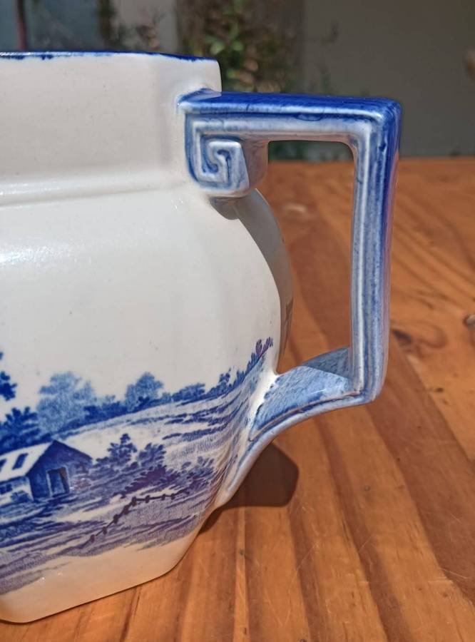 Antique 1920s Royal Doulton Blue and White Norfolk Pattern Octagonal Shaped Jug In Good Condition