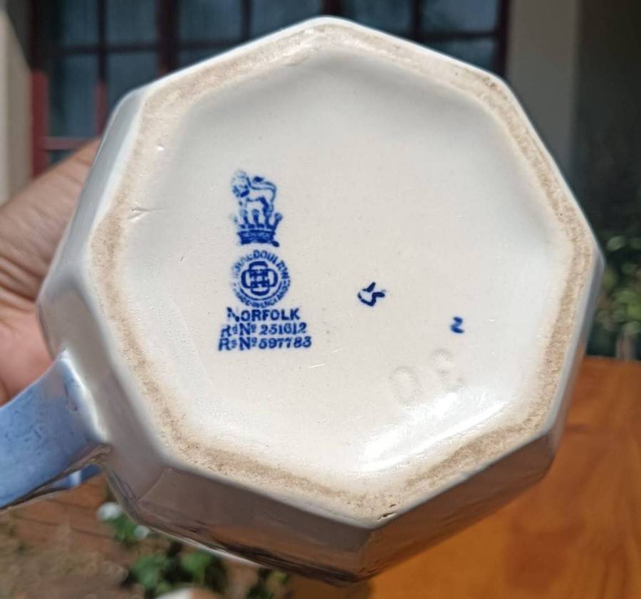 Antique 1920s Royal Doulton Blue and White Norfolk Pattern Octagonal Shaped Jug In Good Condition
