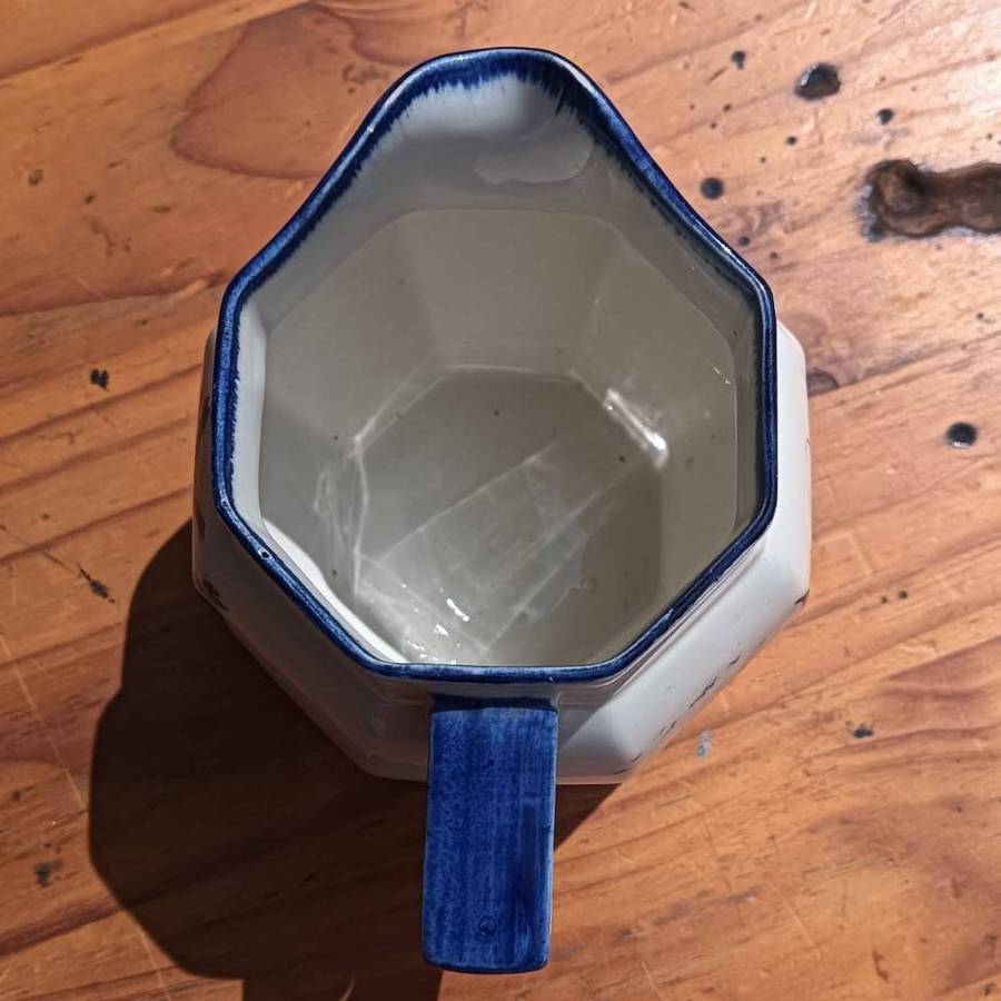 Antique 1920s Royal Doulton Blue and White Norfolk Pattern Octagonal Shaped Jug In Good Condition
