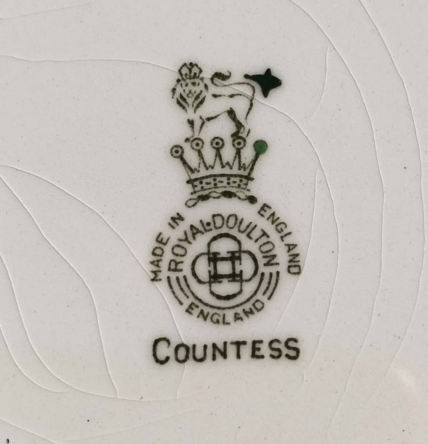 HARD TO FIND ROYAL DOULTON OLD COUNTESS PATTERN TRIOS PLUS SUGAR BOWL CIRCA 1930-1960.