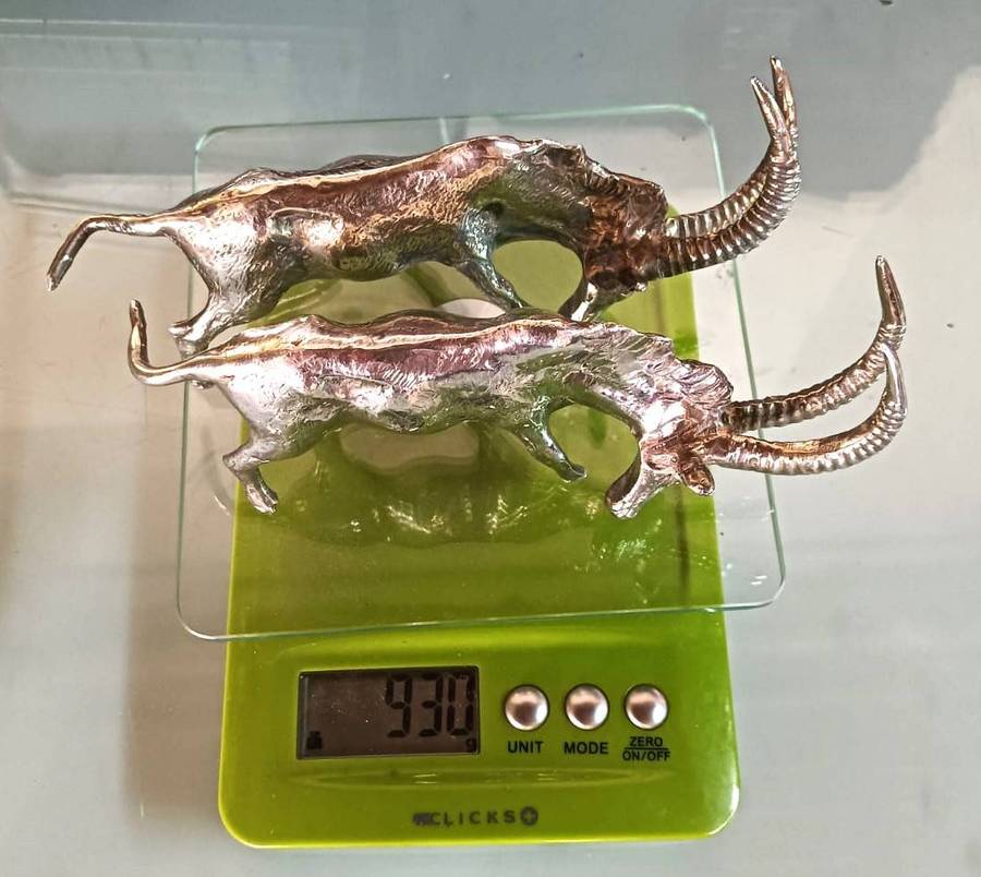 Awesome Fighting Sable Antelope Bulls Pewter Statues Each 17cm Long Weight 465g Good Condition!