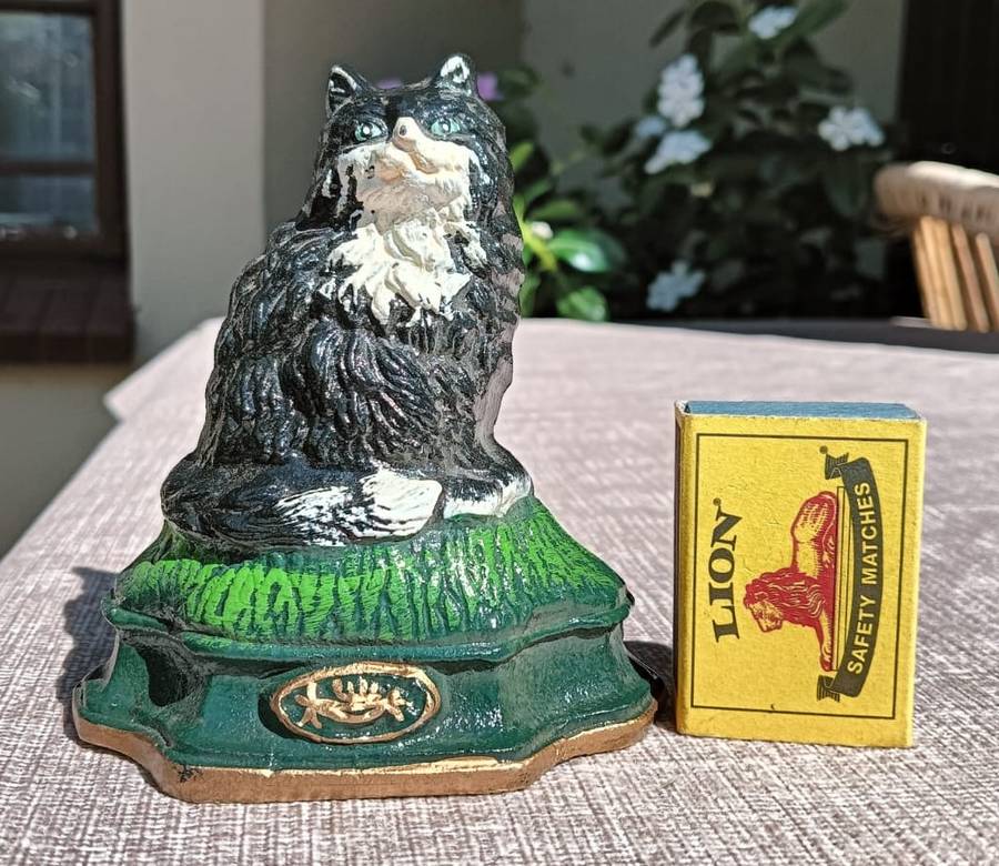 Beautiful Hand Painted Black Cat Cast Iron Door Stop Small 11cm High