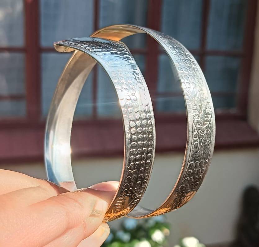 Cobra Snake Coil Bangle with Beautiful Skin Pattern Design