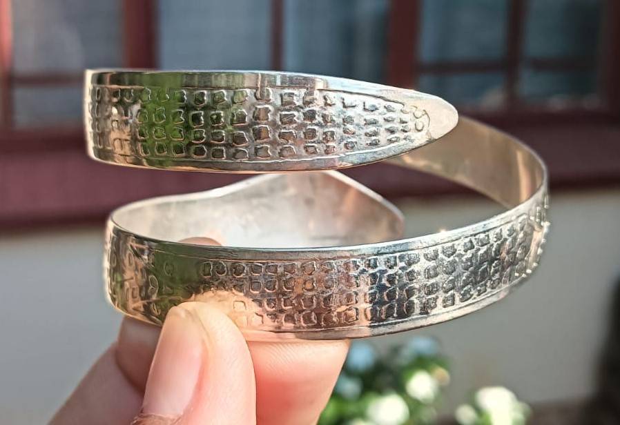 Cobra Snake Coil Bangle with Beautiful Skin Pattern Design