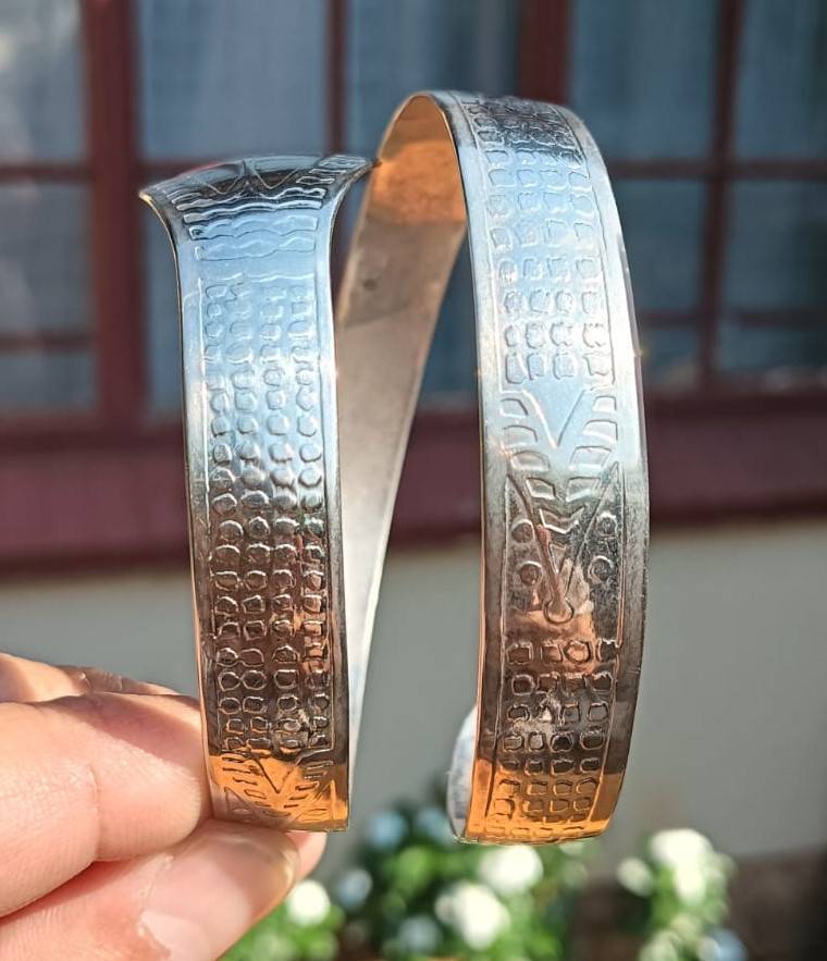 Cobra Snake Coil Bangle with Beautiful Skin Pattern Design