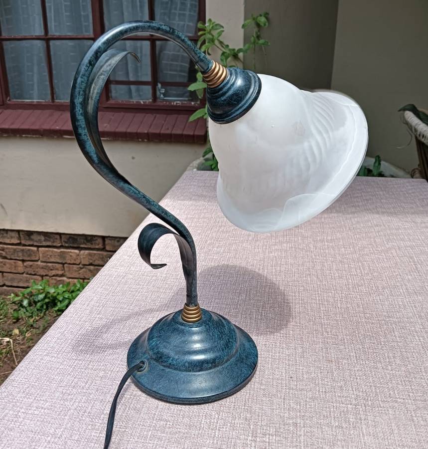 Cool Flower Style Study Lamp  Metal Stand with leaves  Frosted Glass Lampshade  Working 100%