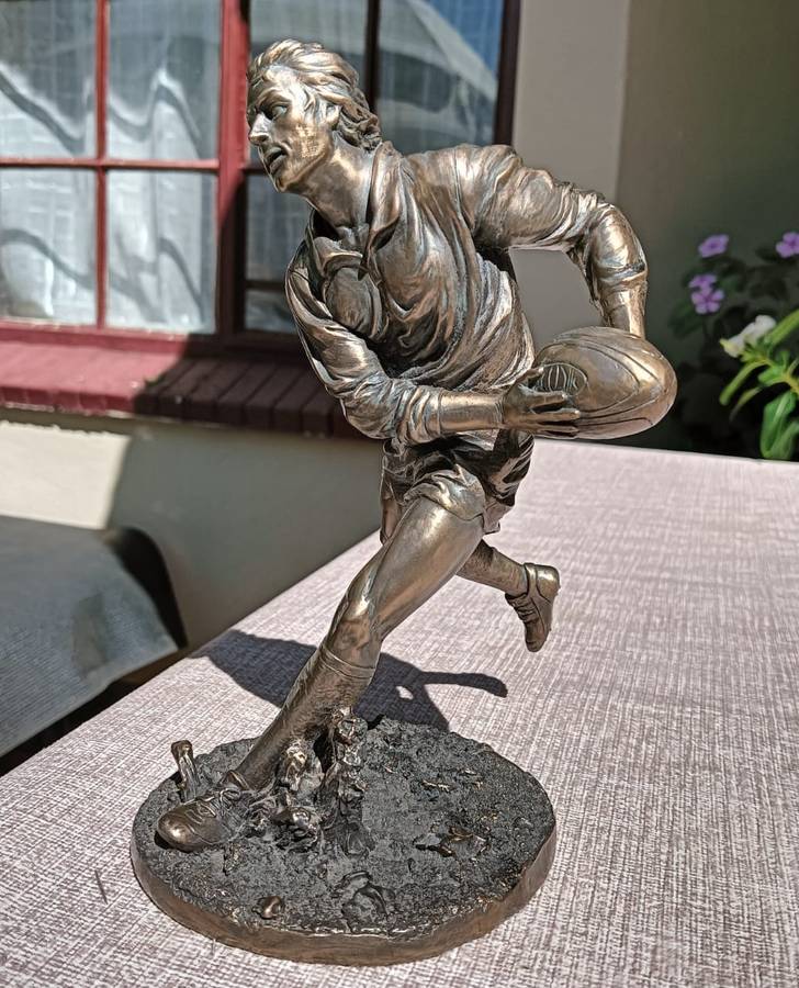 Magnificent Cold Cast Bronze 2001 Veronese Rugby Player Statue 20cm High