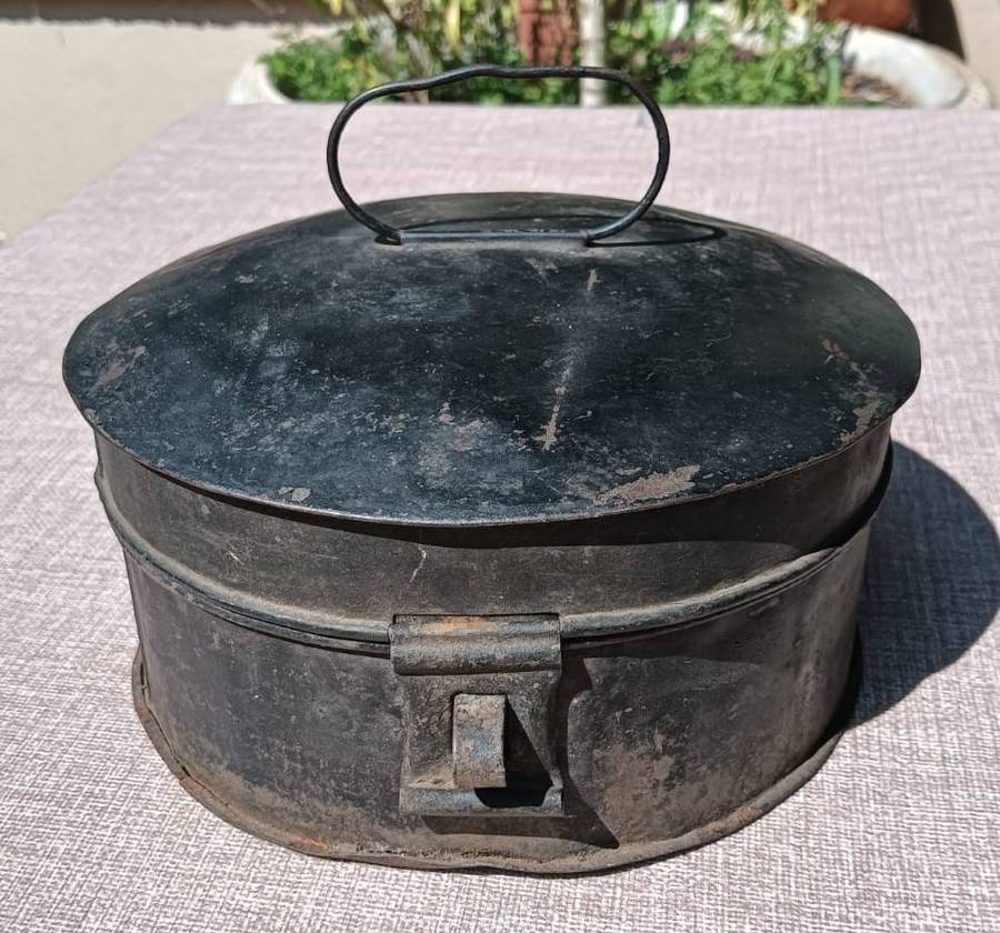 ANTIQUE VICTORIAN ERA DOMED LIDDED SPICE TIN  YOU CAN SMELL ITS OVER 150 YEARS OLD!