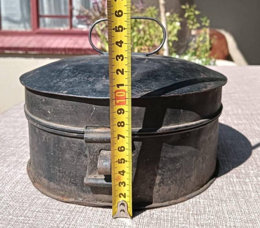 ANTIQUE VICTORIAN ERA DOMED LIDDED SPICE TIN  YOU CAN SMELL ITS OVER 150 YEARS OLD!