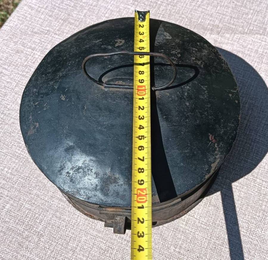 ANTIQUE VICTORIAN ERA DOMED LIDDED SPICE TIN  YOU CAN SMELL ITS OVER 150 YEARS OLD!