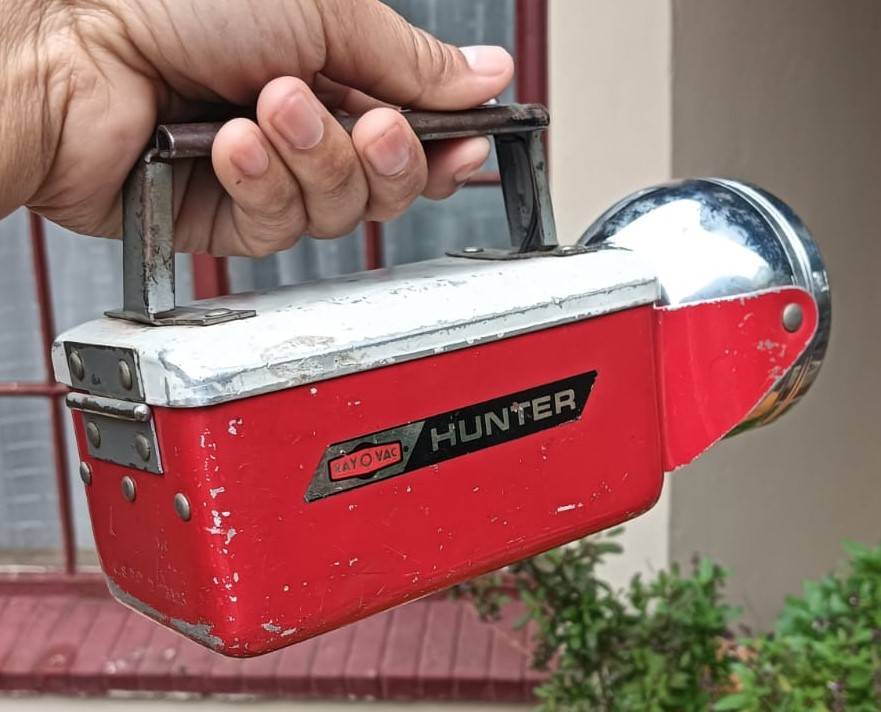 Best Flashlight Ever Made! A Vintage 1950s Ray-O-Vac Hunter Lamp (also called the French Flasher)