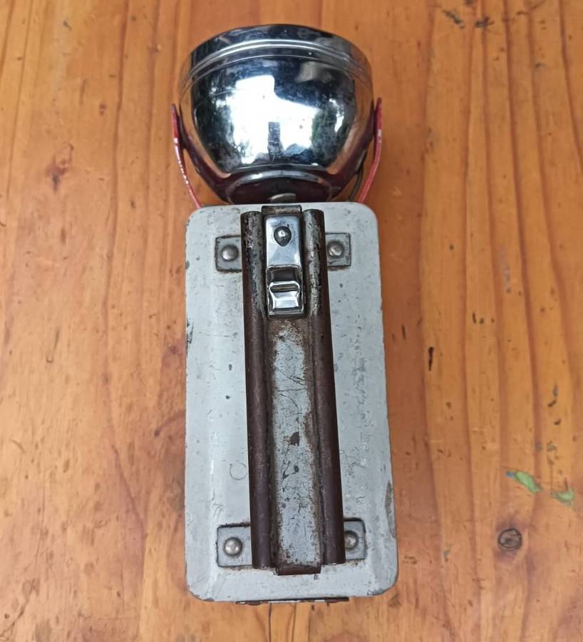 Best Flashlight Ever Made! A Vintage 1950s Ray-O-Vac Hunter Lamp (also called the French Flasher)