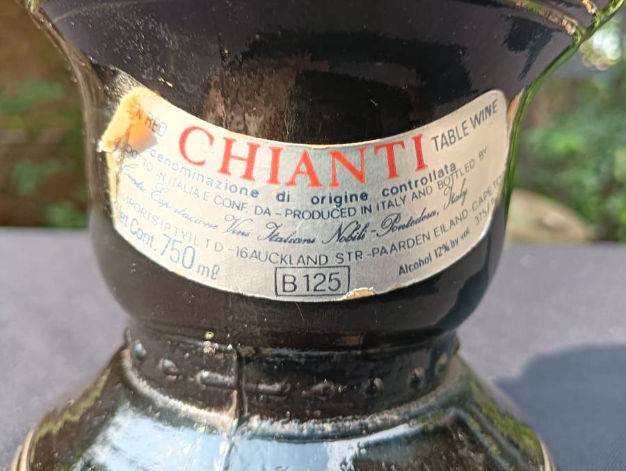 Vintage 1970s Sealed Chianti Italian Red Wine Bottle 750ml Genie Shaped Cevin Green Glass No 1 of 2