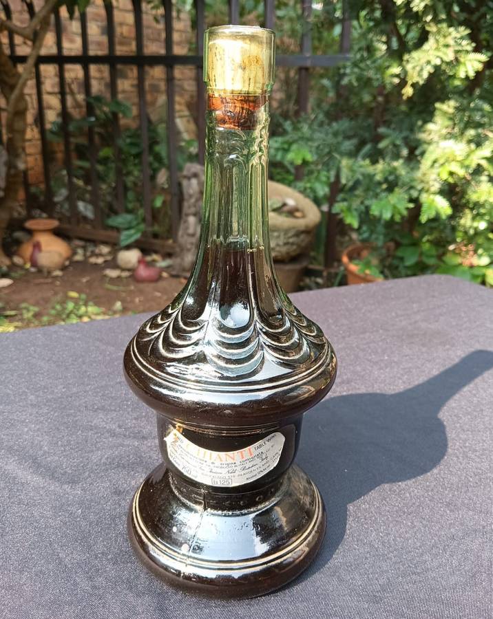 Vintage 1970s Sealed Chianti Italian Red Wine Bottle 750ml Genie Shaped Cevin Green Glass No 1 of 2