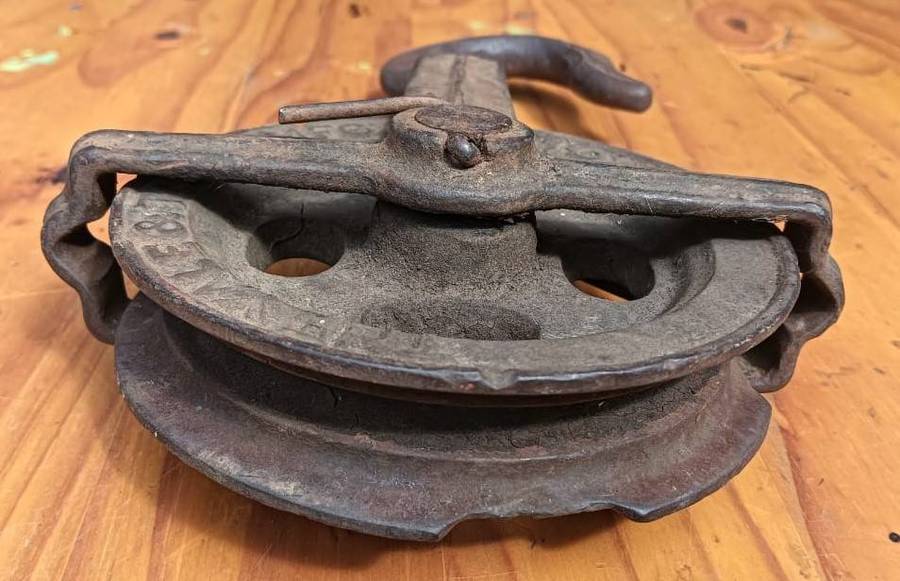 Antique (c1883-1963) Yale & Towne ½ Ton Cast Iron Pulley Chain Block and Hook  Turns Freely