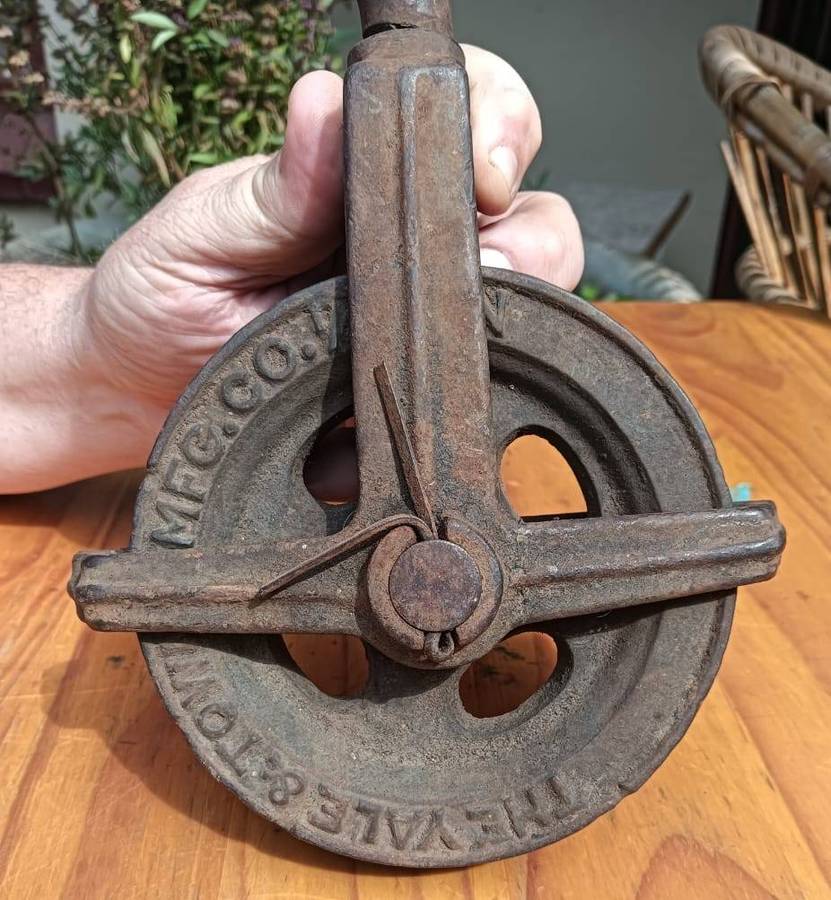 Antique (c1883-1963) Yale & Towne ½ Ton Cast Iron Pulley Chain Block and Hook  Turns Freely