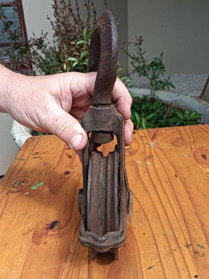 Antique (c1883-1963) Yale & Towne ½ Ton Cast Iron Pulley Chain Block and Hook  Turns Freely