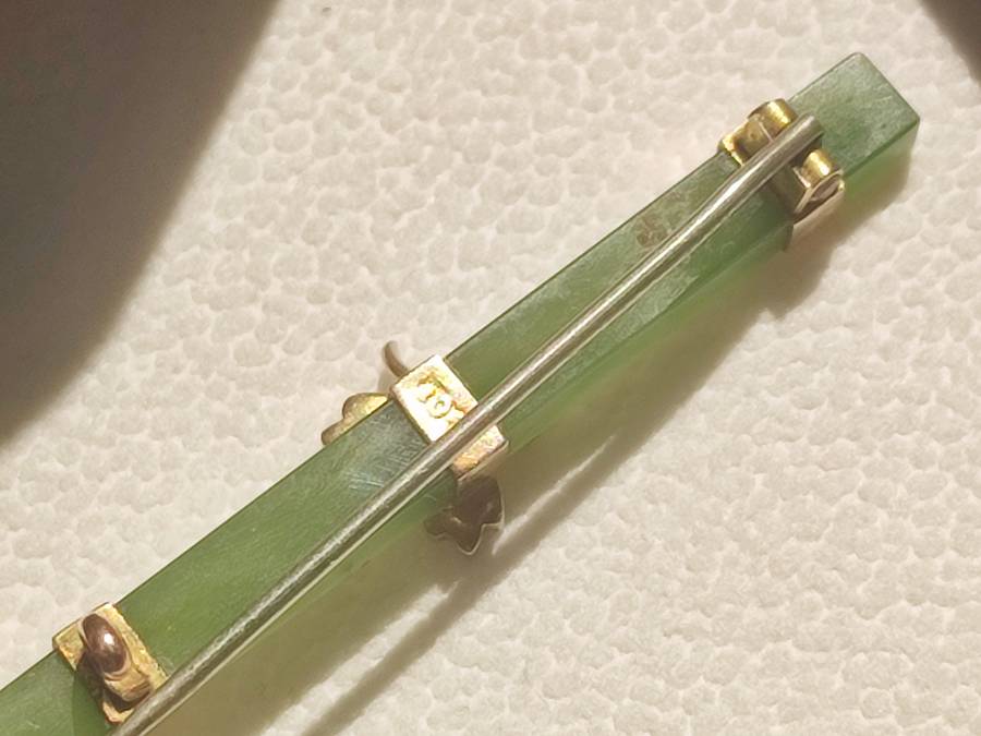 Estate Find Jade 9ct Gold Bar Brooch
