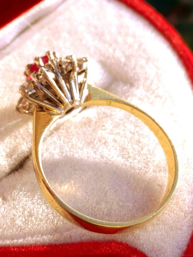 Estate 18ct Diamond Cluster Ruby Ring