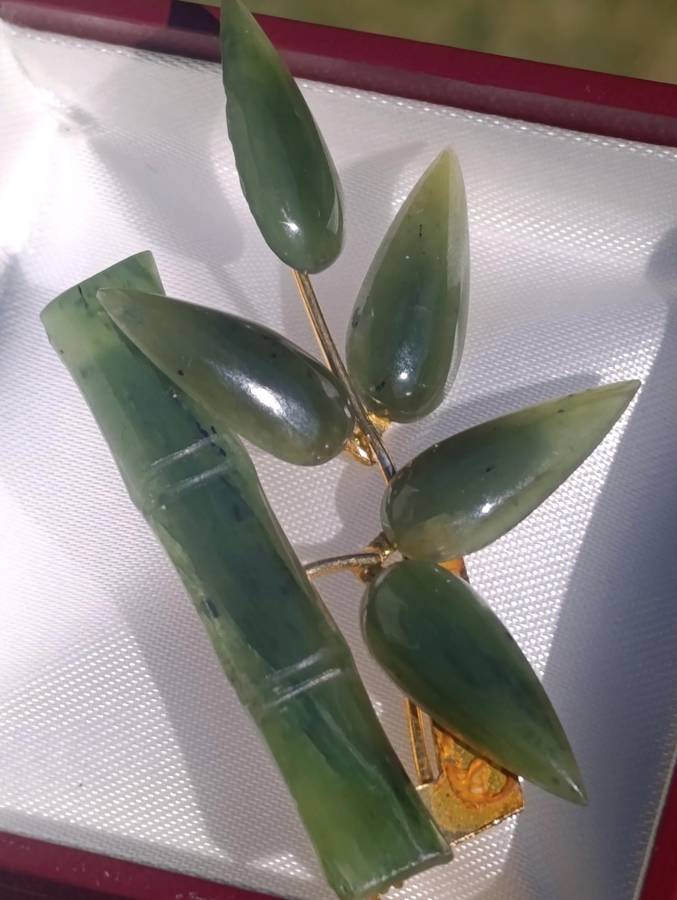 Vintage Green Nephrite Jade Brooch