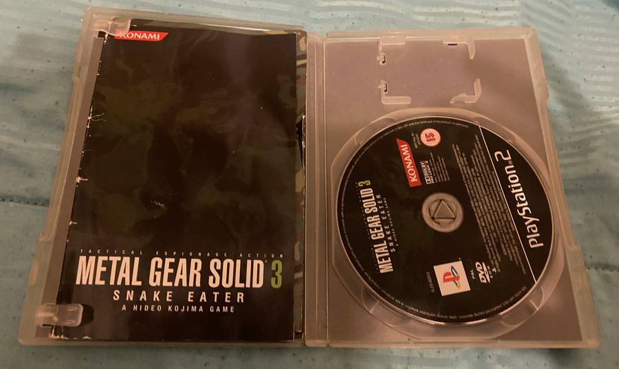 Half life Ps2  and Metal gear solid 3 Snake Eater Ps2 .(Combo)
