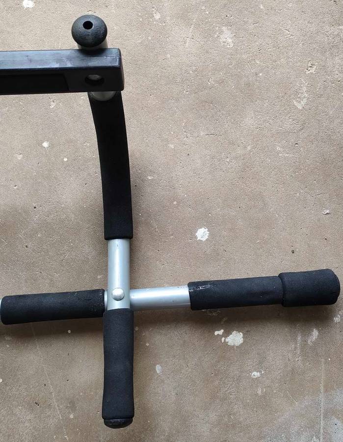 Pull Up Bar