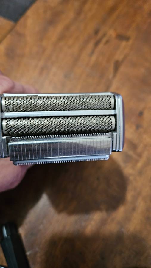 Remington De Lux Men's Rechargeable  Shaver
