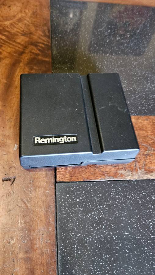 Remington De Lux Men's Rechargeable  Shaver